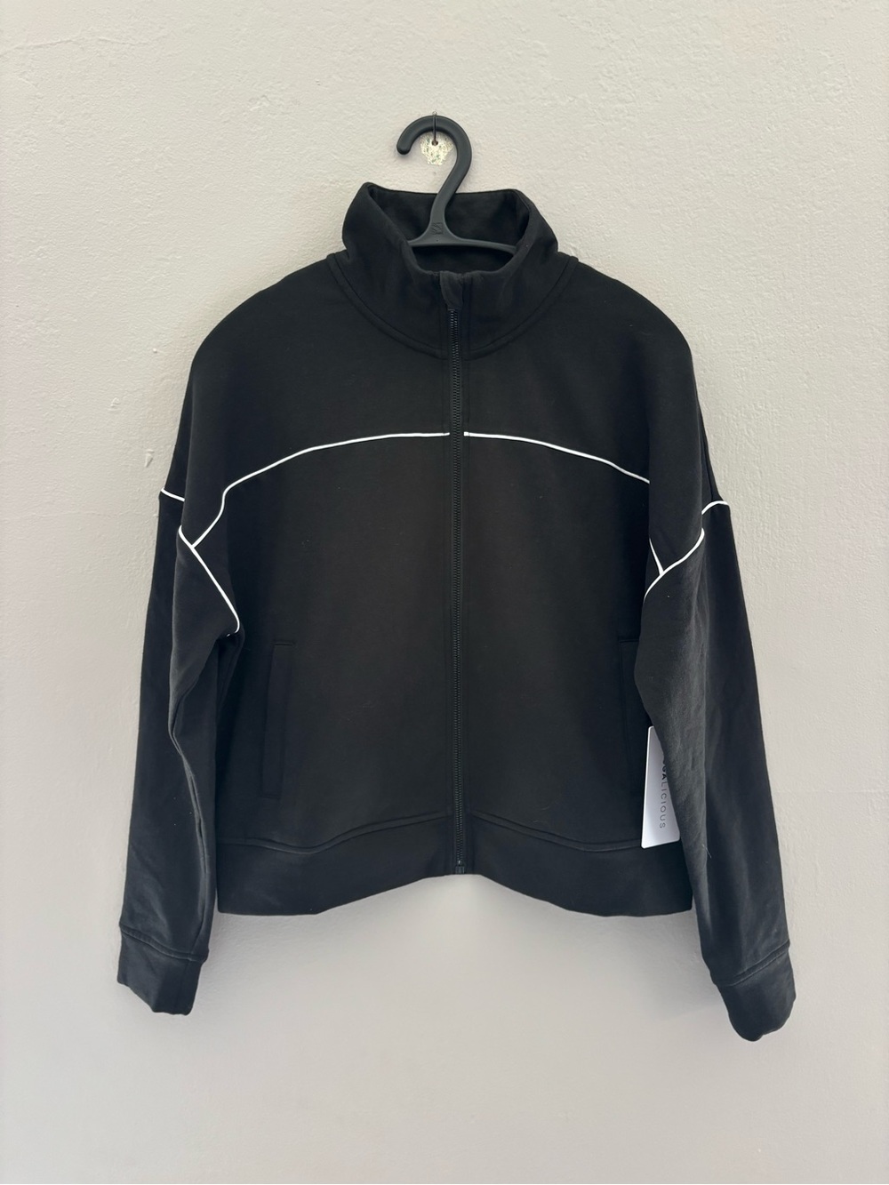 NWT Yogalicious Jacket Size Small